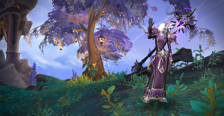 Priester Xhelenja winkt